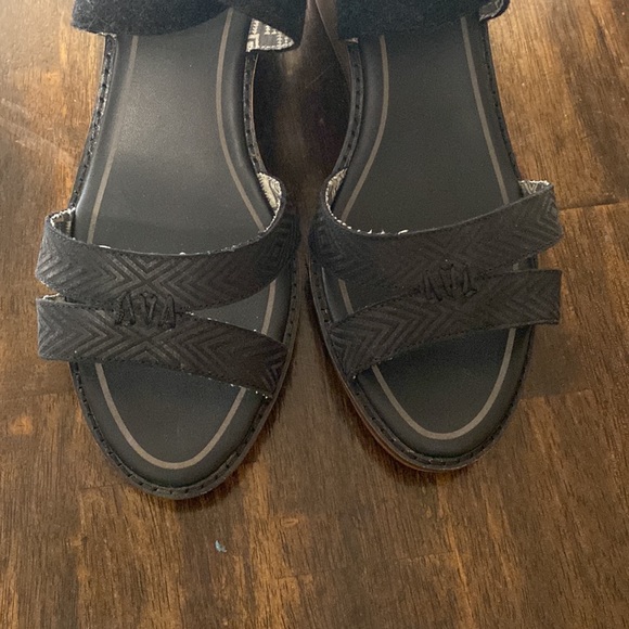 Pendleton Baylands Strappy Wool Wedge Heel Sandal - Picture 3 of 5